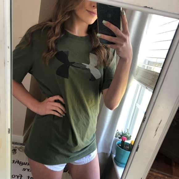 Under Armour Tops - 4/$25 Under Armour Hunter Green T-shirt — Womens S